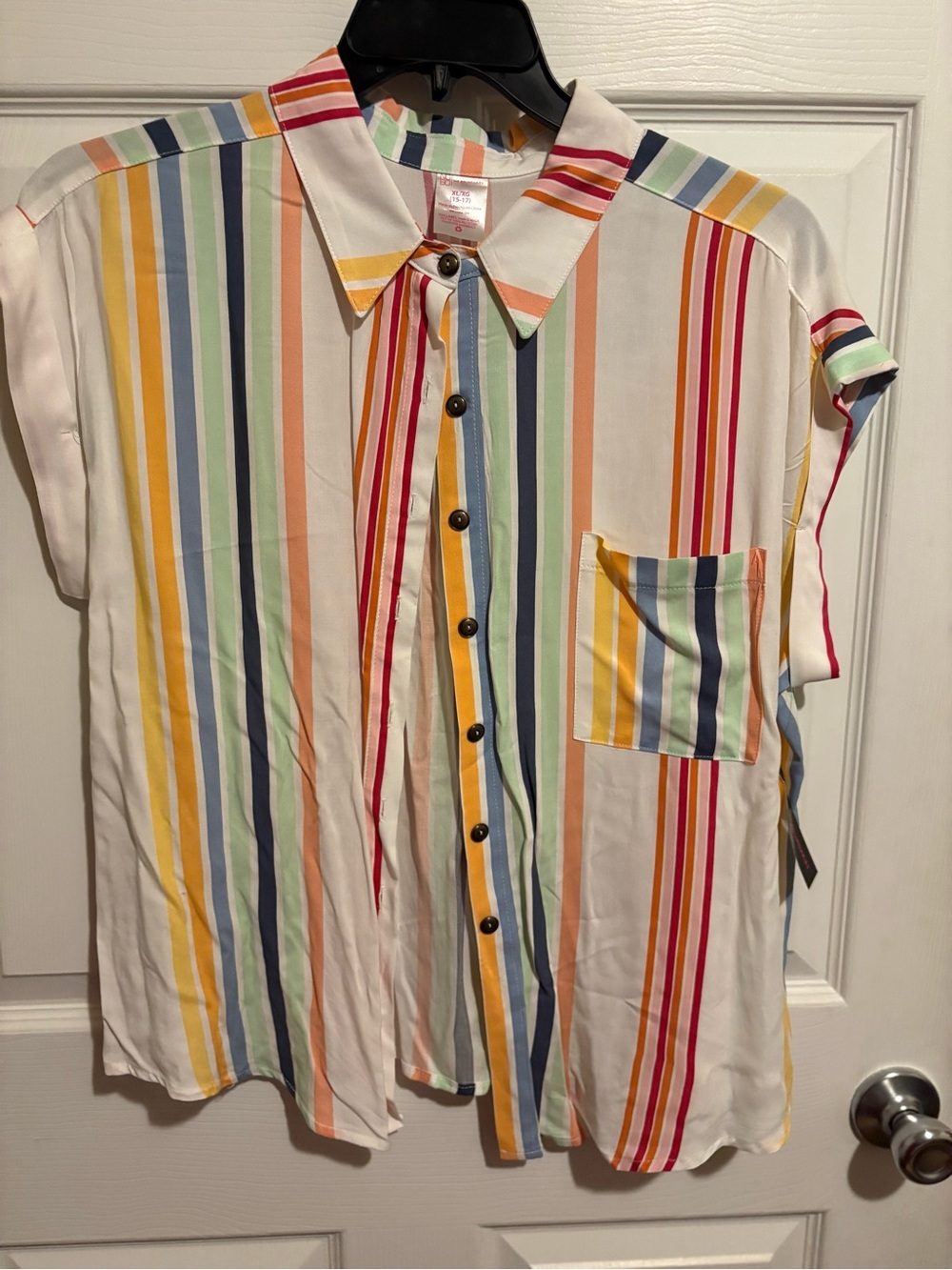 No Boundaries Multicolor Striped Short-Sleeve Button-Up Shirt - White Base